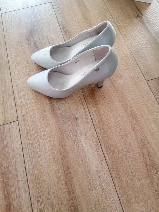 Buty na obcasie damskie