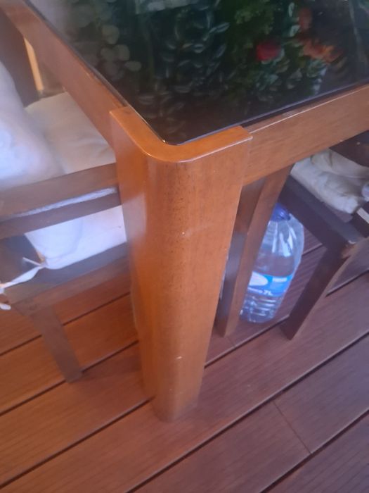 Mesa   em madeira e vidro lindissima