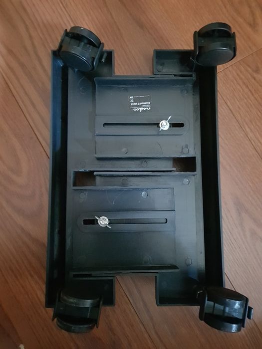 Suporte PC com rodas