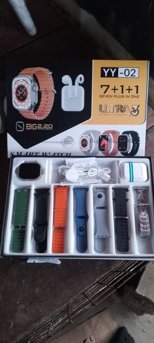 Fones e relógios conjuntos