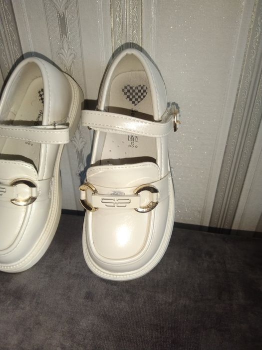 Лофери на дівчинку 30 розмір ідеал.