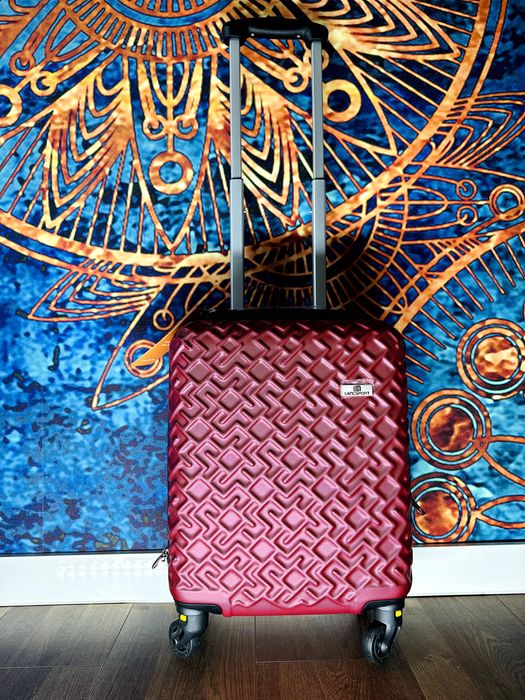 Nowa walizka 40x30x20 bagaż podręczny bezpłatny