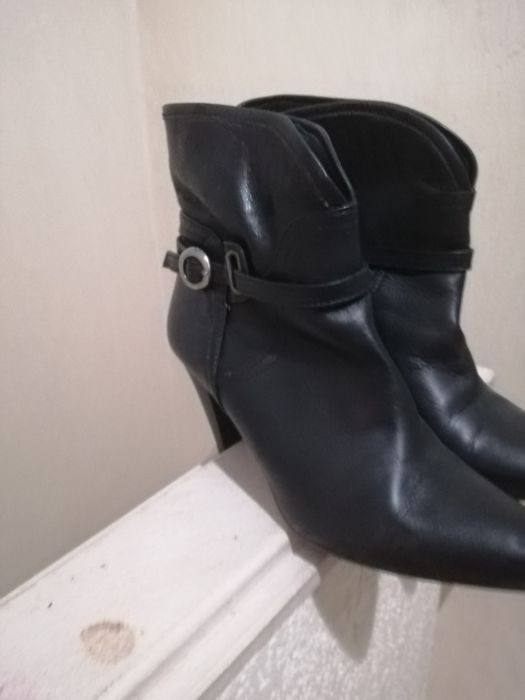 Botas pretas como novas