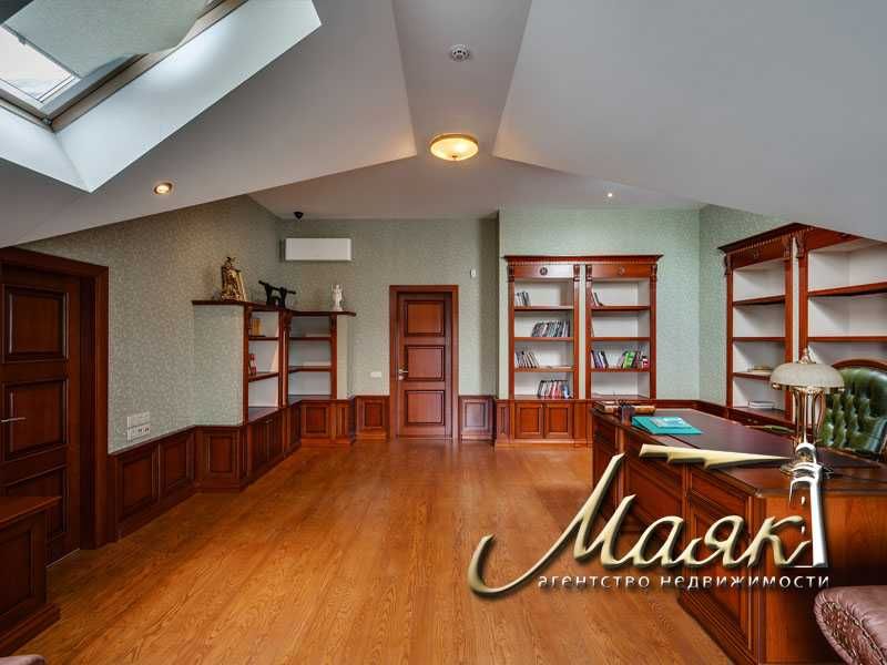 Безупречный дом на Великом Лугу.