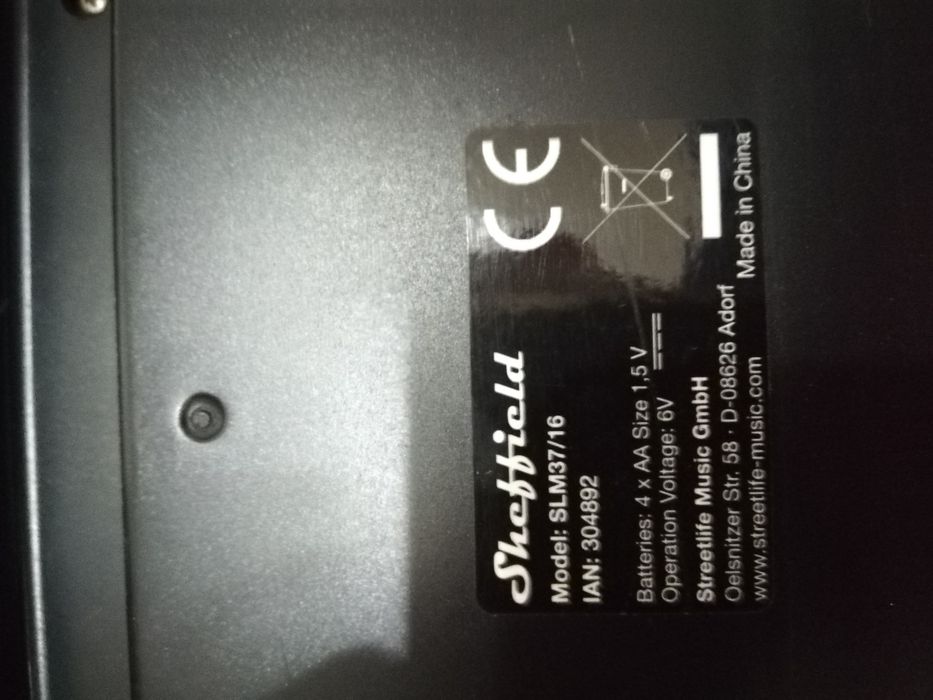 Mini órgão Sheffield, pilhas de 1,5 v.