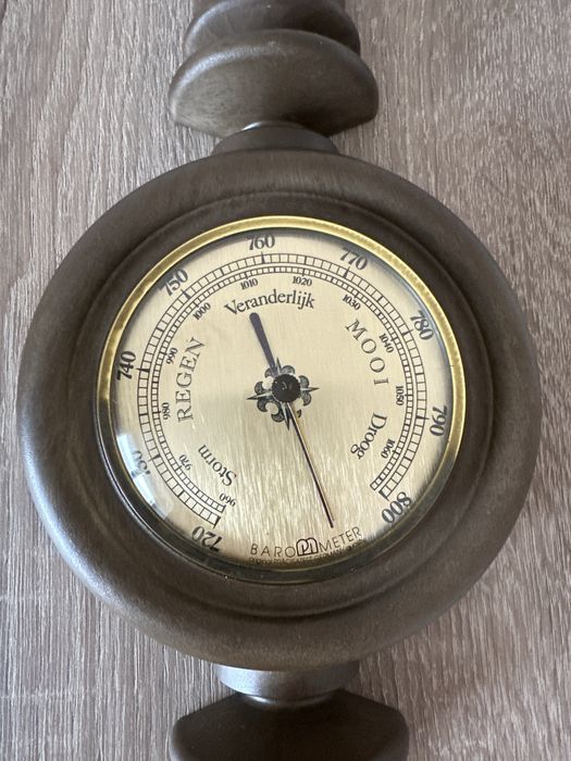 Винтажный барометр