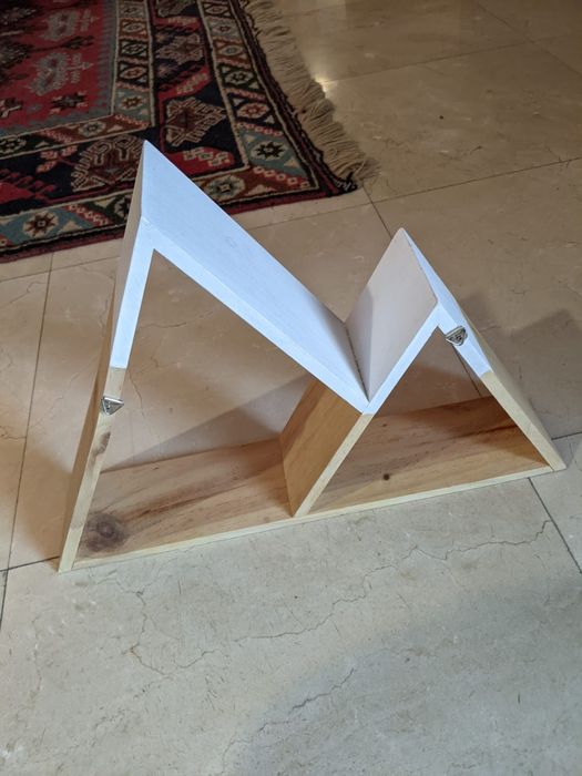 Prateleira triangular