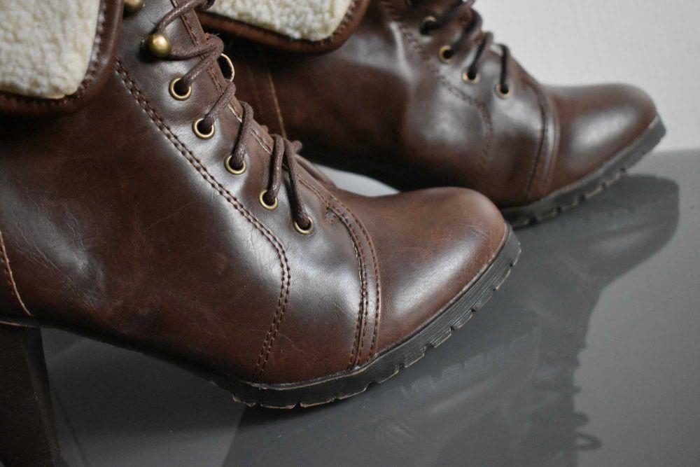 Buty zimowe 39 botki sznurowane na obcasie wysokie za kostkę ciepłe