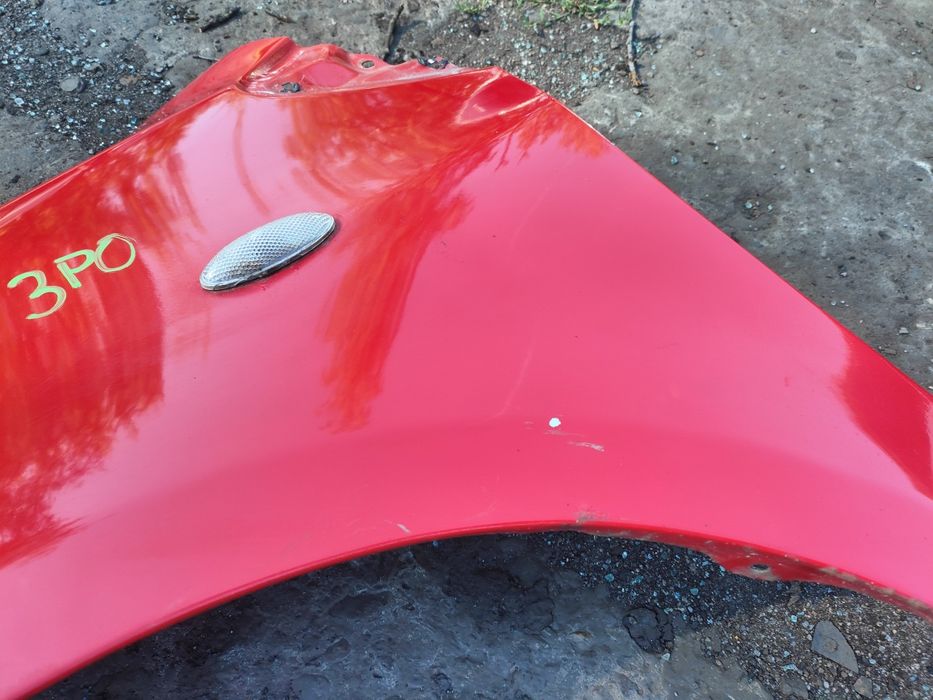Toyota Yaris 2 II błotnik lewy przód czerwony 3PO