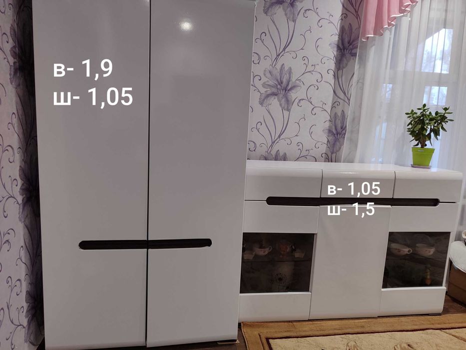 Шкаф зі стінкою в гарному стані.