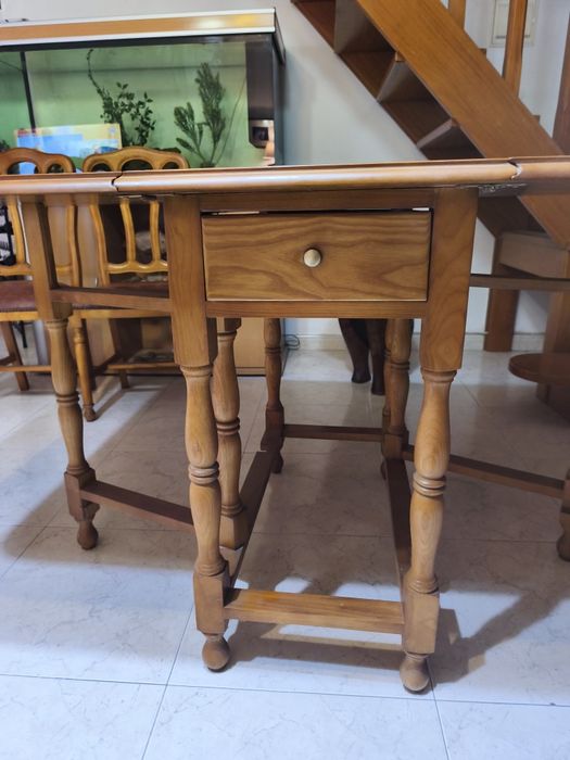 Mesa de jantar C/4 Cadeiras