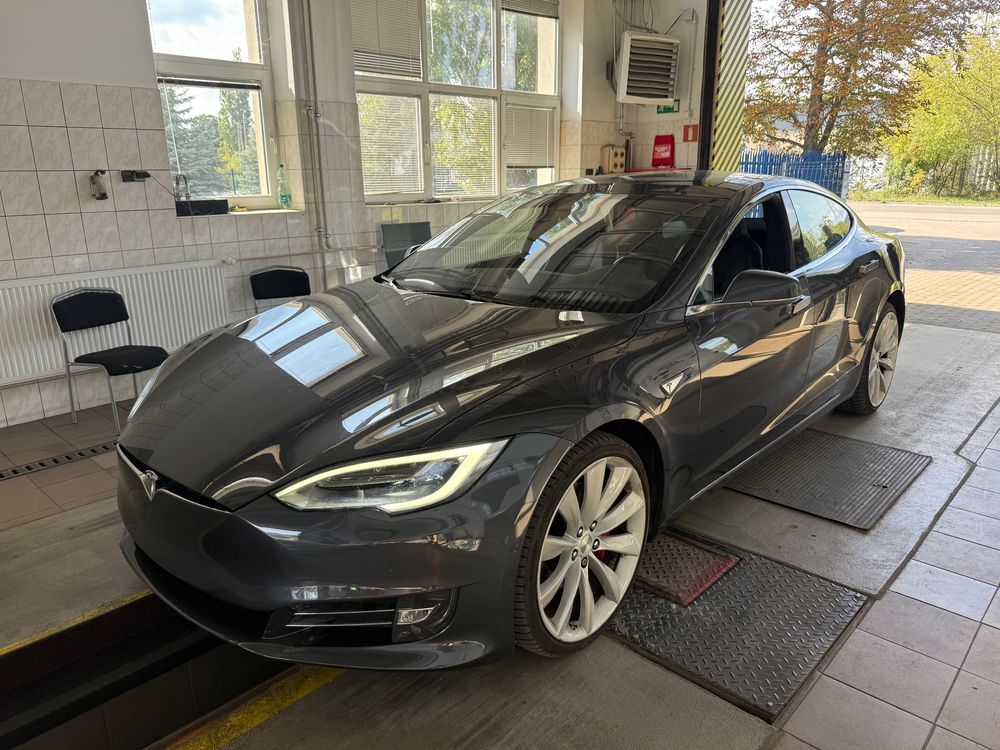 Tesla Model S