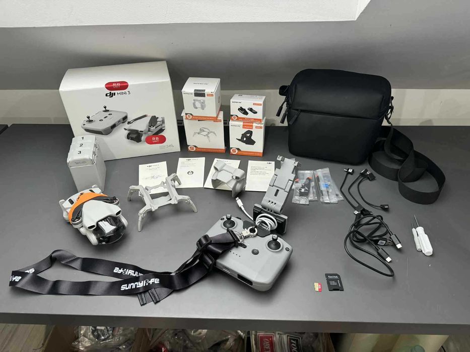 DRON DJI Mini 3 Fly More Combo 3 baterie DJI Care mało używany DODATKI