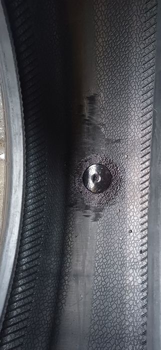 CONTINENTAL 215/65R15C 104/102T , pojedyńcza opona wielosezonowa.
