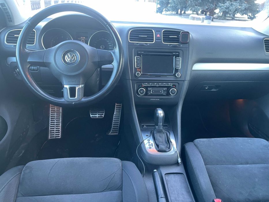 Volkswagen Golf VI   2011г