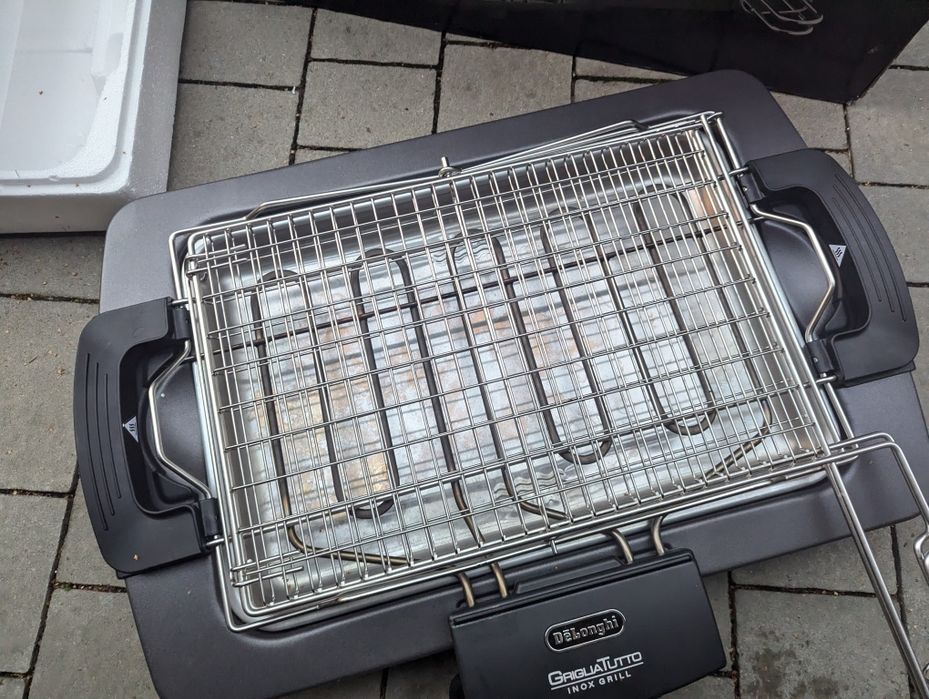 Grill elektryczny z rusztem De Longhi