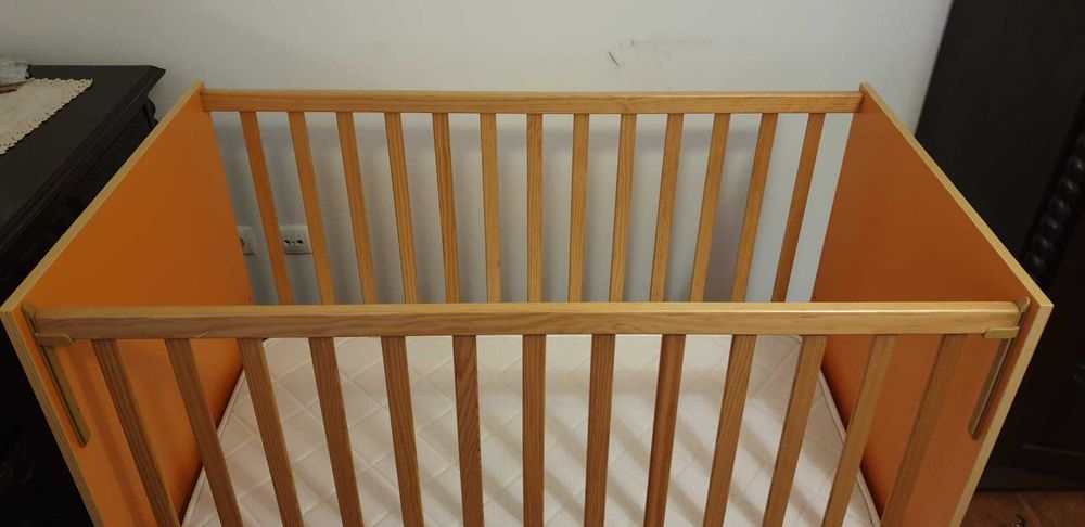 Cama de bebé completamente nova