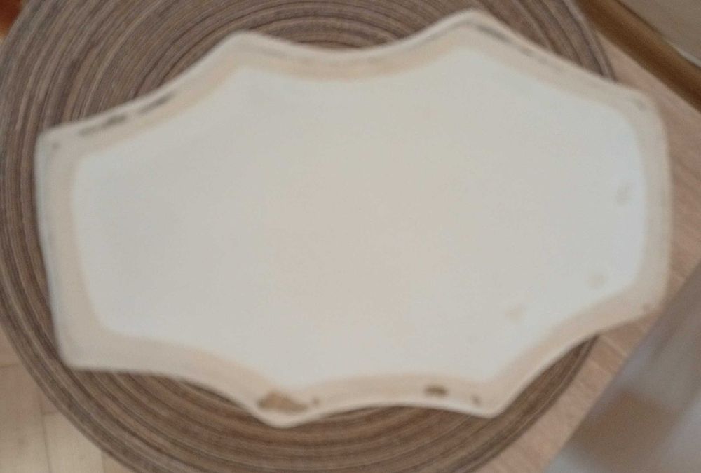 Zabytkowa doniczka w stylu barokowym