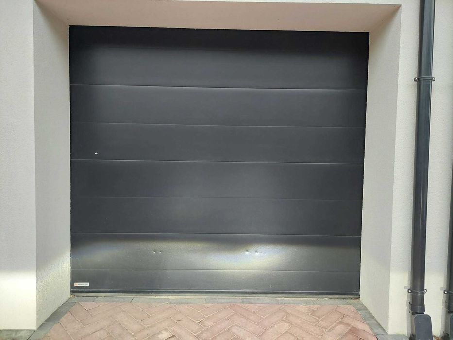 Brama garażowa segmentowa czarna Krispol K2 RSS T 2500x2250 mm