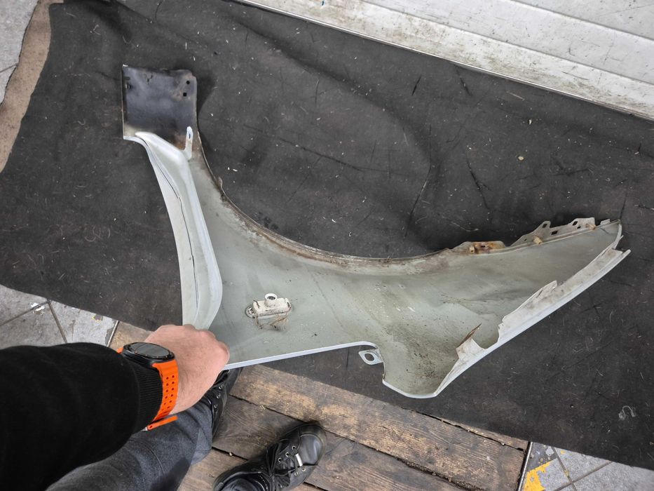 ford c-mac mk1 błotnik przedni prawy przód srebrny metalic nr lakie 03