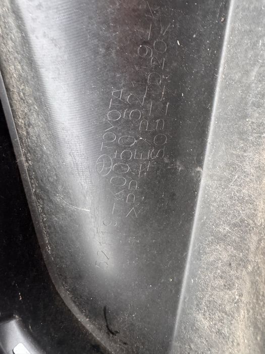 Toyota yaris iv Mazda 2 hybryd zderzak przod
