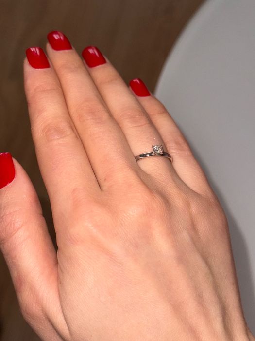 Каблучка з білого золота з діамантом