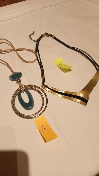 Naszyjniki i bransolety