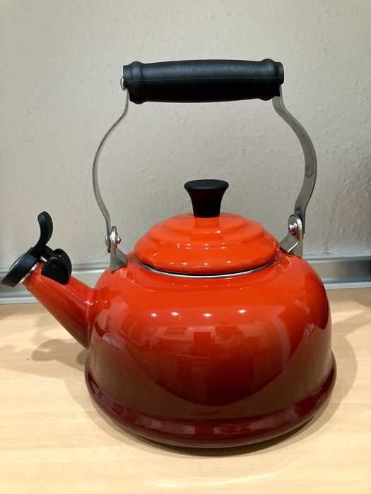 Czajnik Le Creuset czerwony – jak nowy, oryginalny