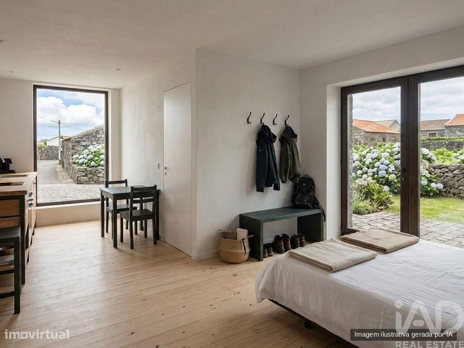 Casa tradicional T3 em Ribeiras de 207,00 m2