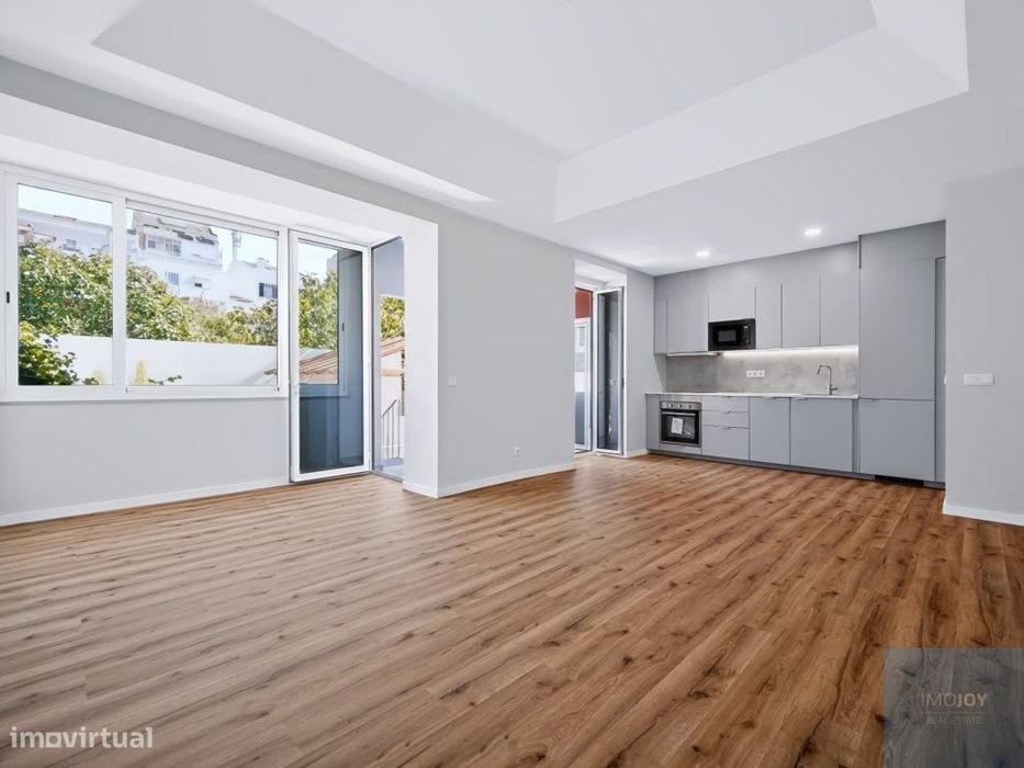 Apartamento T2 Remodelado com Terraço Privativo na Ajuda em Lisboa