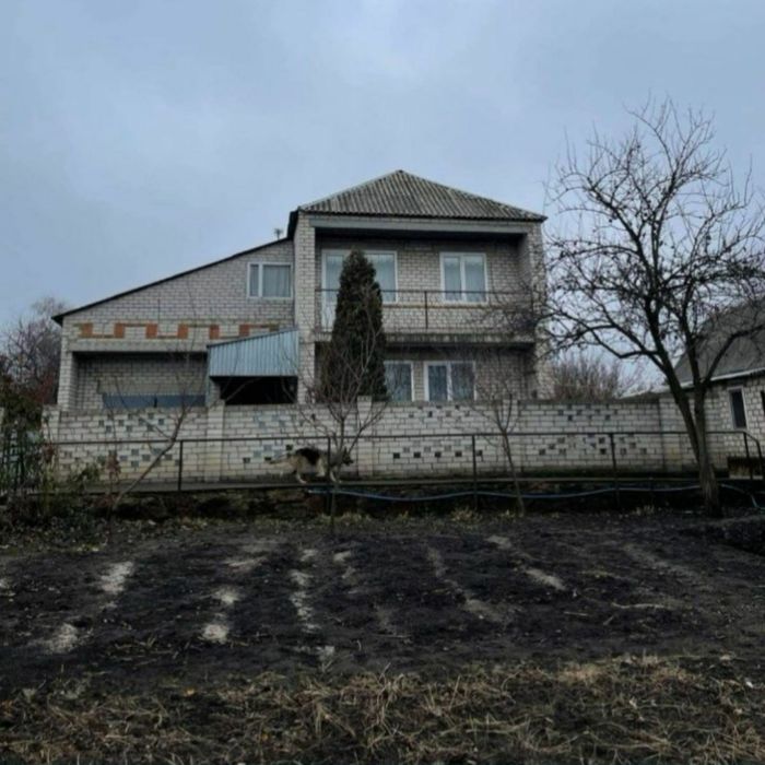 Продам двухэтажный добротный дом