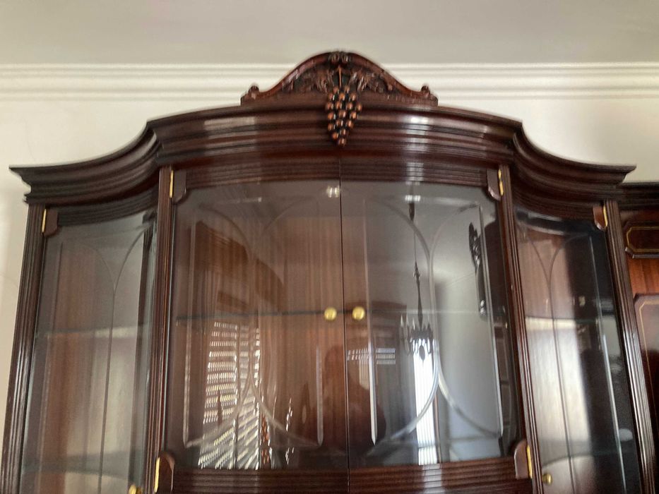 Bar de Sala em madeira com bancos