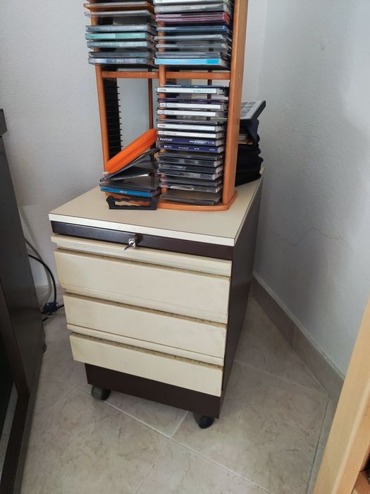 Mesa e móvel de arquivo de apoio (metal)