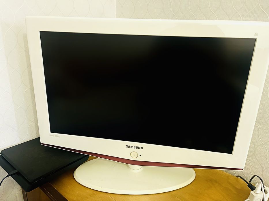 Телевизор Samsung le32r71w     32 дюйма