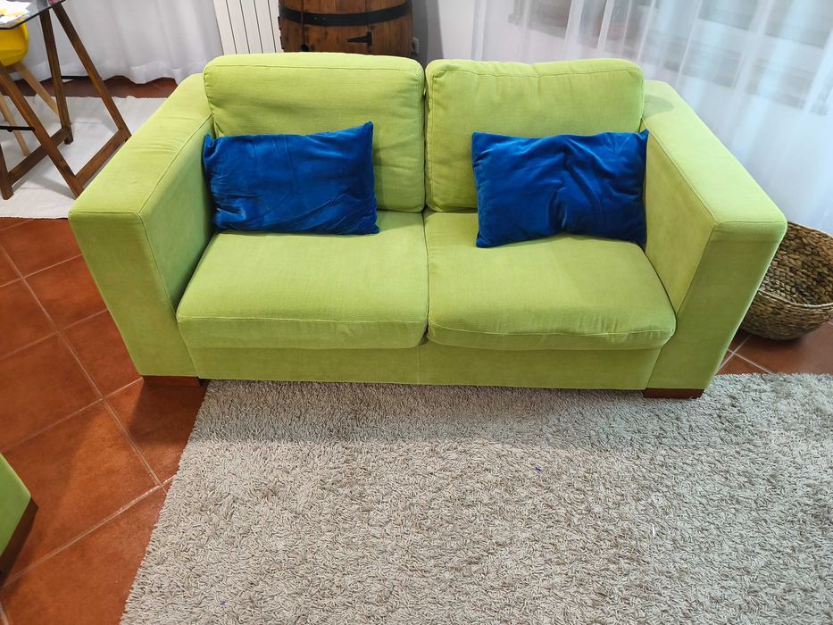 Dois sofás em bom estado
