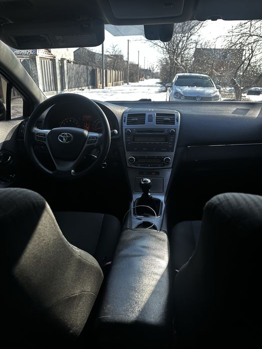 Toyota Avensis 1.8 бензин