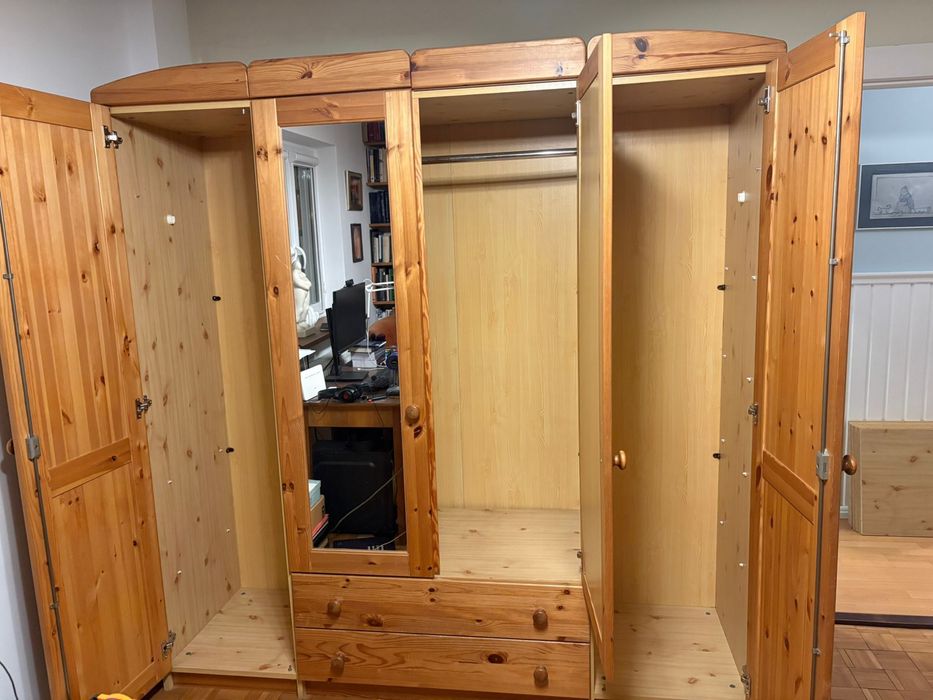 Szafa drewniana, sosnowa z lustrem