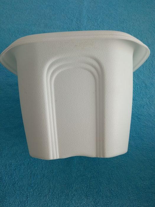 3 vasos para plantas de porte pequeno/médio 2preto+1branco