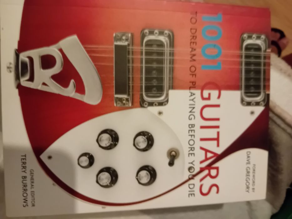 Livro  1001 guitars