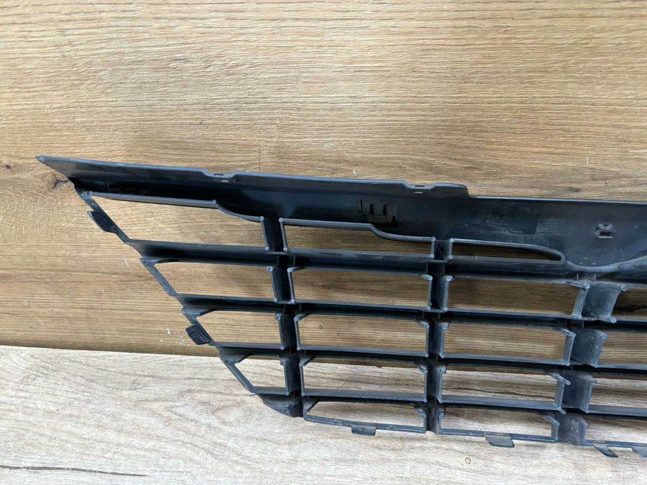 Grill atrapa zderzaka Chrysler Voyager