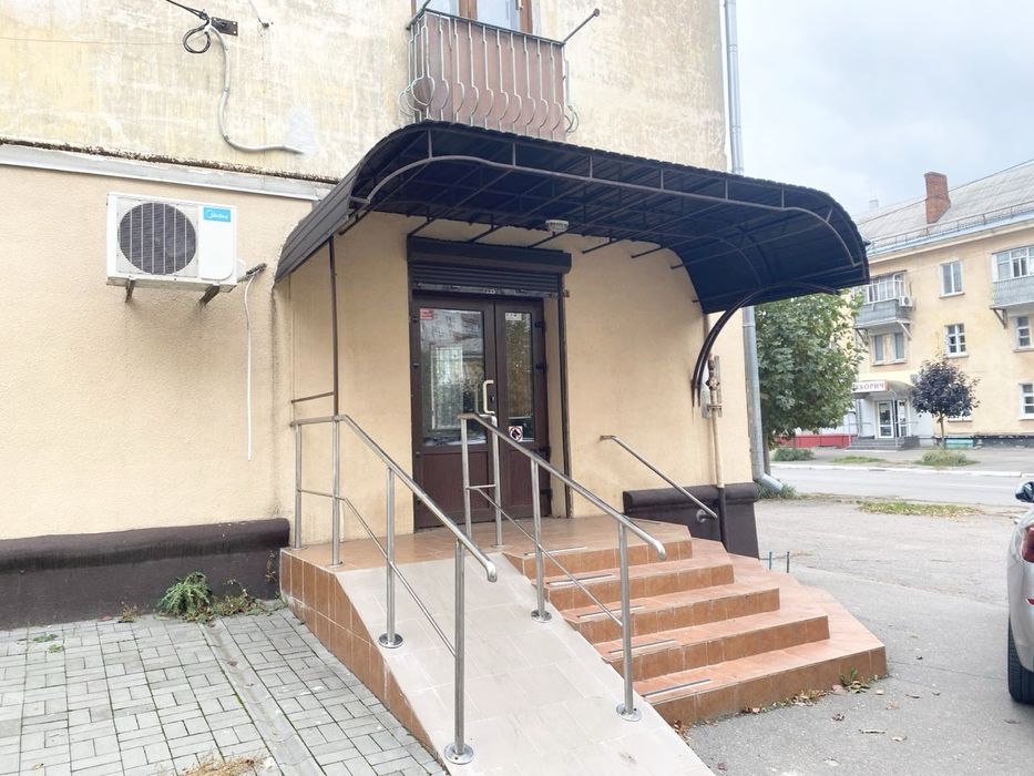 Продаж приміщення в Крюкові біля зупинки