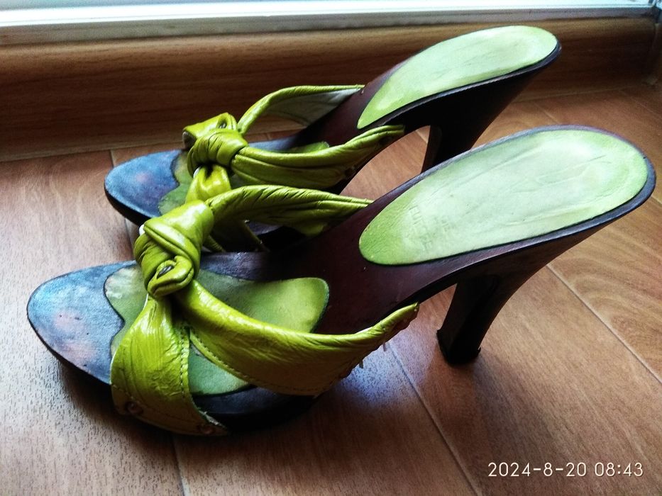 Кожаные босоножки