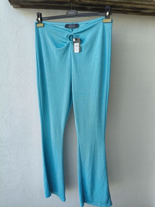 Calças flare azuis com brilho