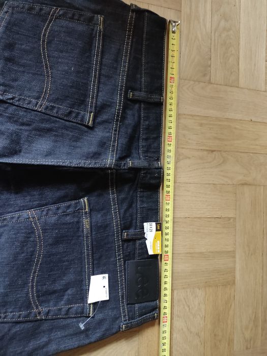 Lee 38 x 29 regular fit granatowe.