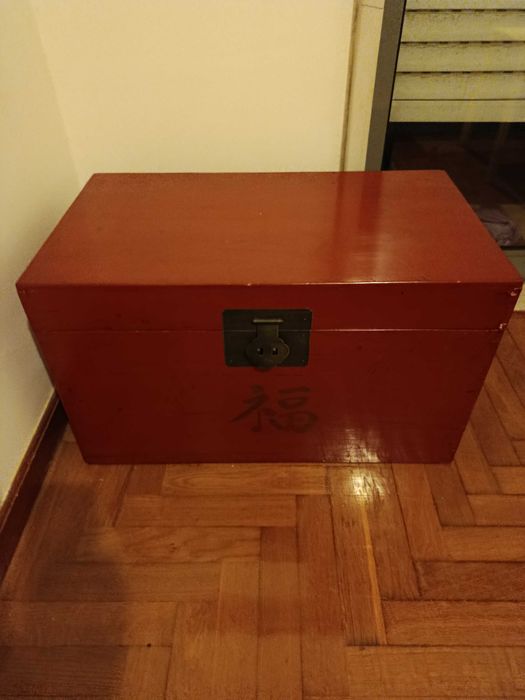 Baú chines Madeira Lacada Sangue de boí Centenário 68 cm Assinado