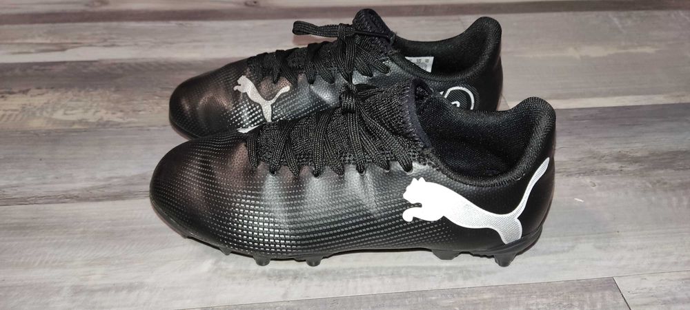 Buty piłkarskie PUMA Future 7 Play FG/AG roz. 32
