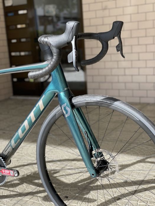 Bicicleta Estrada Scott Addict RC 20 / Nova