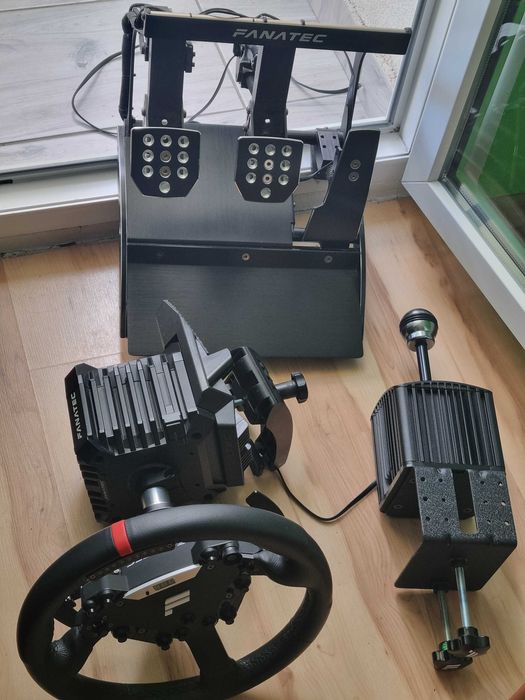 FANATEC KOMPLET: CSL DD (8NM), Wheel, Inverted Clubsport Pedals, Shifter