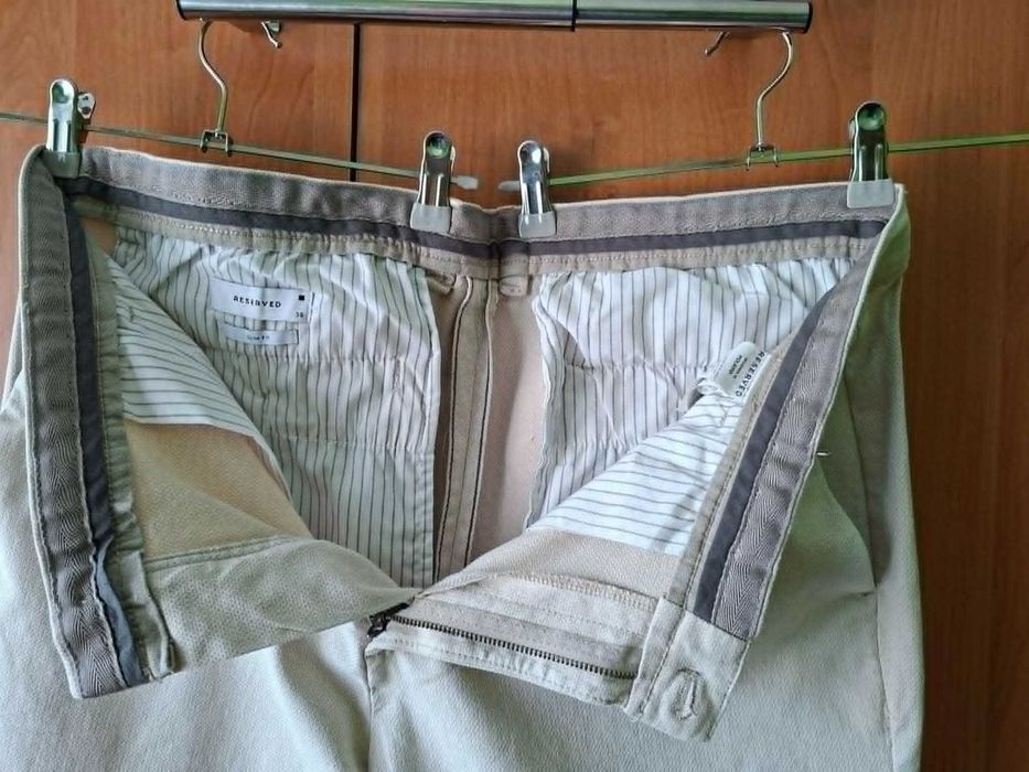 Spodnie męskie jasne SLIM FIT   98% bawełna Reserved