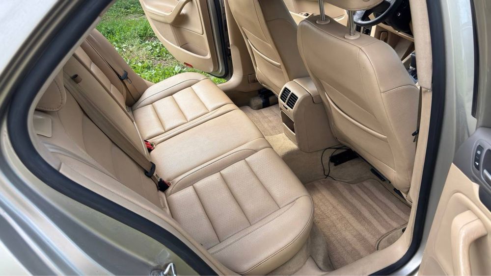 Volkswagen Jetta 2006 | 2.5 Бензин | АКПП |